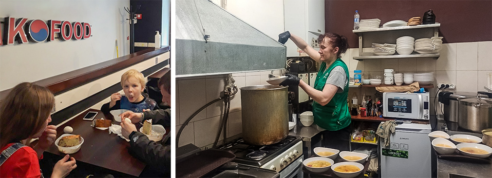 K-FOOD에서 식사를 하고 있는 우크라이나 피난민 가족과 음식을 준비하고 있는 직원들